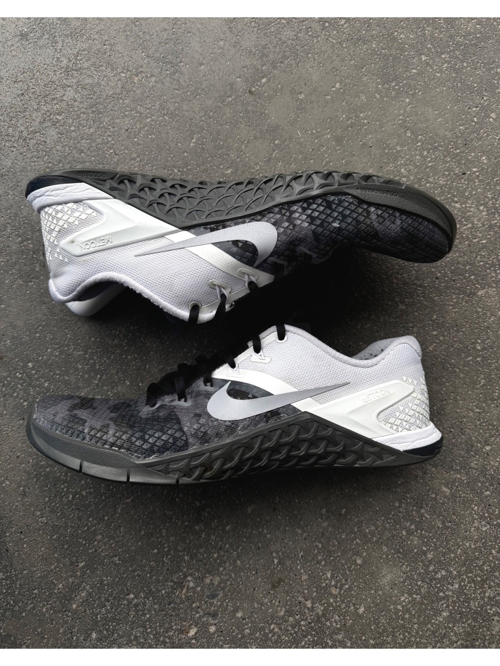 Nike Metcon Black & White Running Shoes Mens